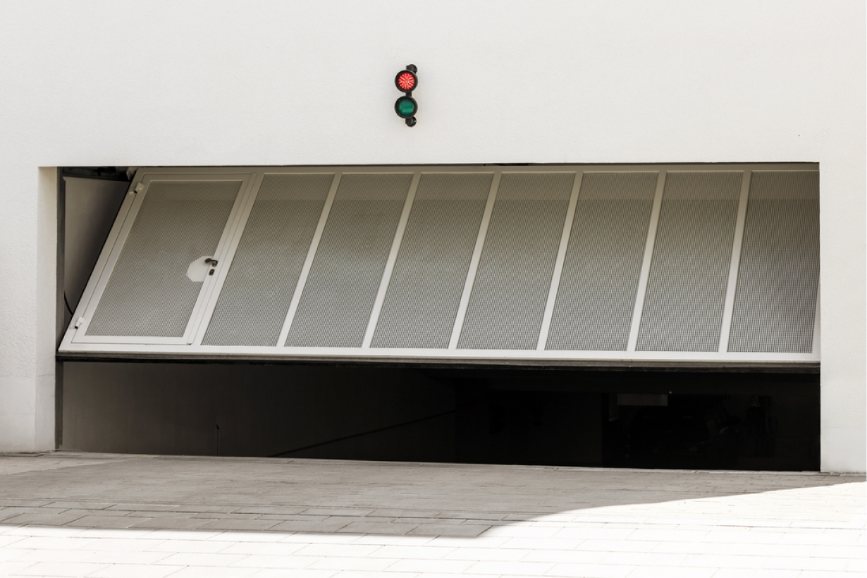 Open Control Installation Porte Automatique Cannes PORTE BASCULANTE COLLECTIVE6