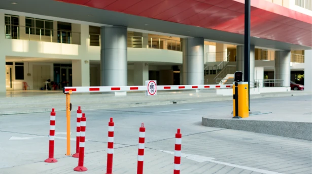 Open Control Installation Porte Automatique Cannes Nos Barrieres De Securite Garantissent Une Gestion Fluide Des Vehicules Dans Les Parkings